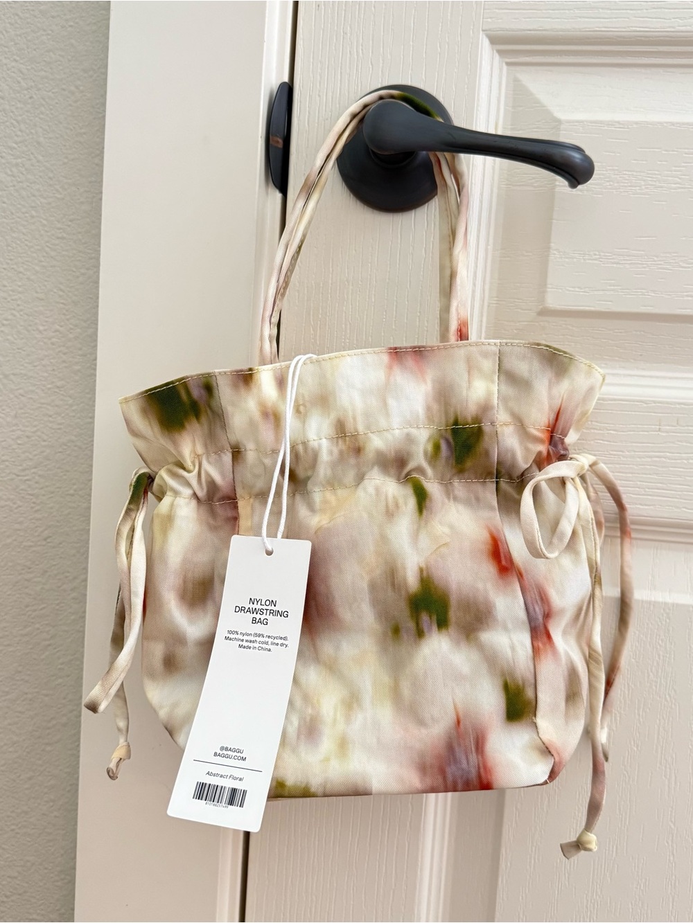 NWT Baggu Nylon Drawstring Bag - Abstract
Floral